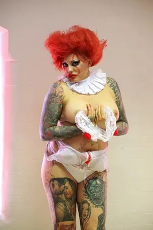 if pennywise was a whore         