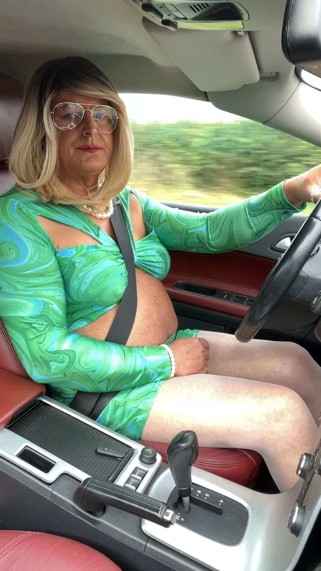 Amateur Crossdresser Kellycd2022 sexy milf out for a drive #33