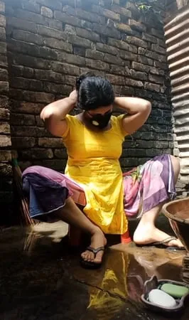 Bangladeshi nudes shower photos         