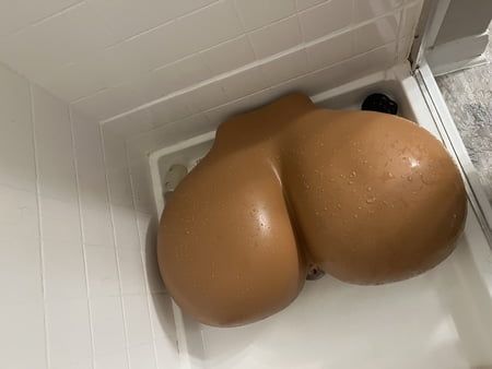 Enormous Booty Fucked Toy Soaking Wet