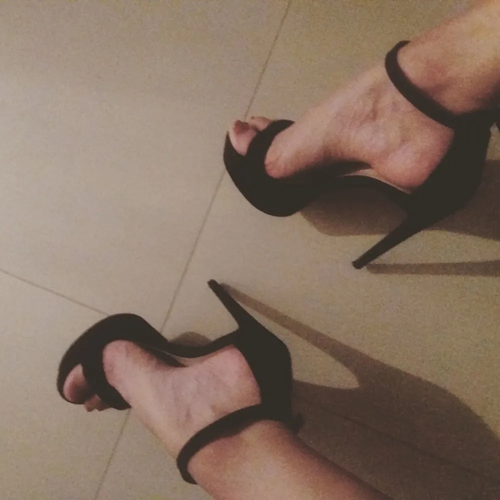 Something sexy.. High heels.. Foot fetish..