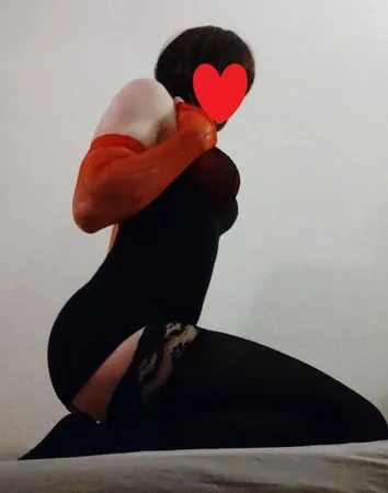 cd in tight black dress playing with plugs         