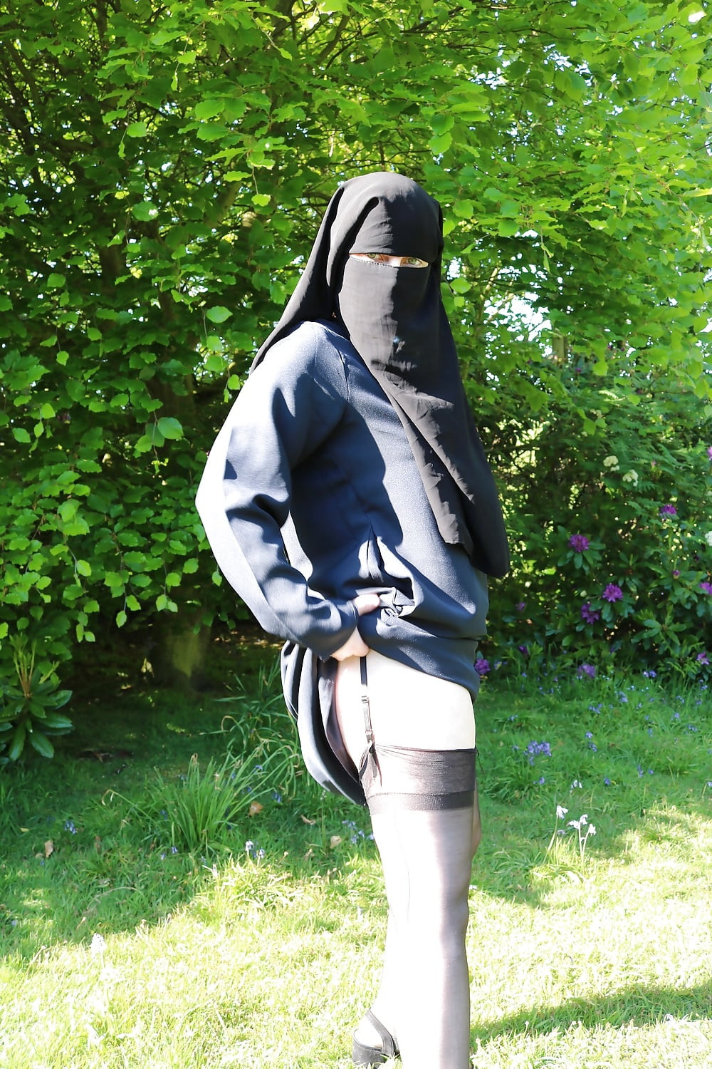 Muslim Burqa Niqab suspenders Outdoors Flashing  #10