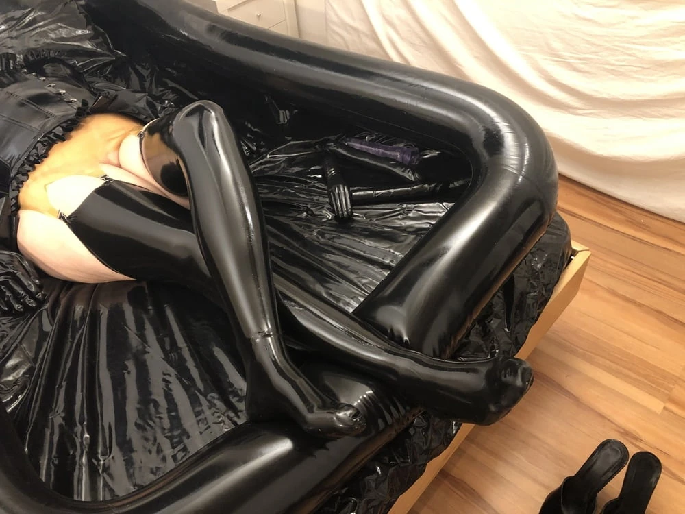 Latex on Plastic Bed #47