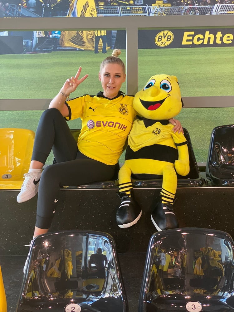 sexybees join my Soccerraffle www.lenanitro.tips