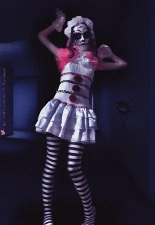 im a cute horny zombie girl         