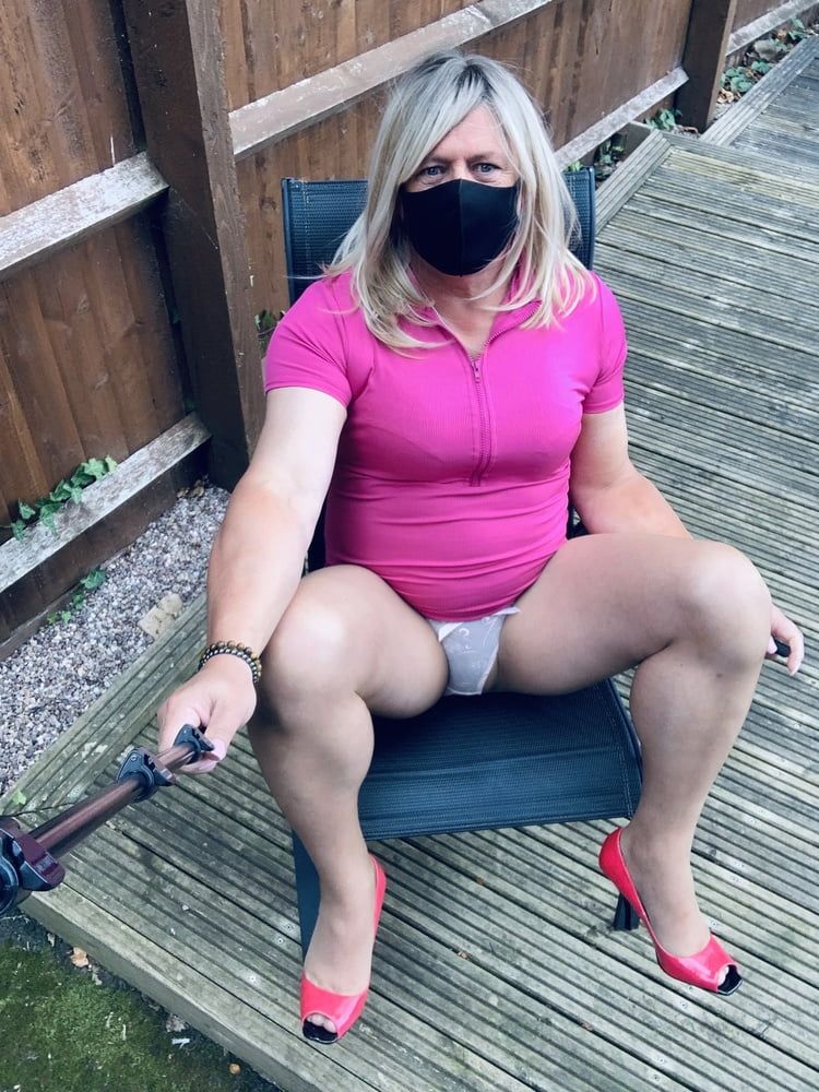 Kelly in pink dress and nude pantyhose heels 