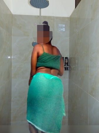 Srilankan hot wife dressed beach wears in bathroom 