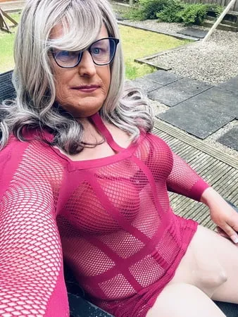 amateur crossdresser kelly cd in pink fishnet dress         