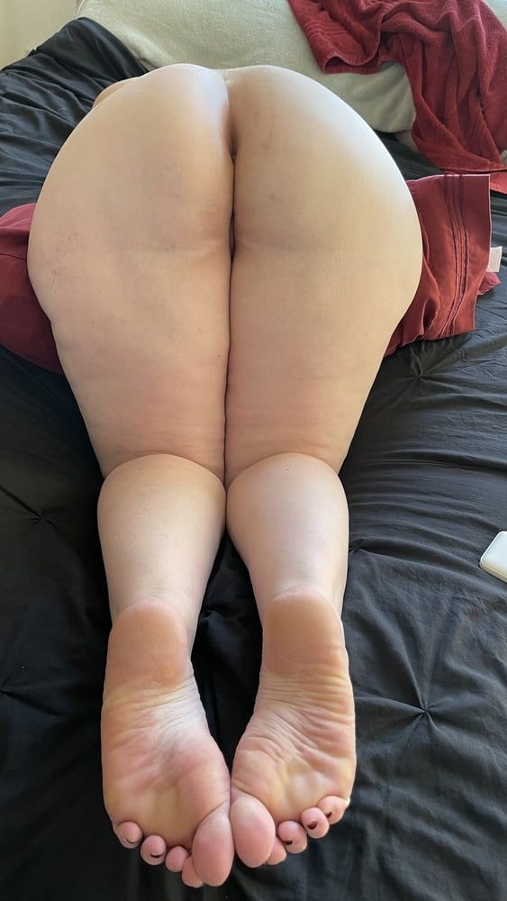 PAWG BBW booty and soles 