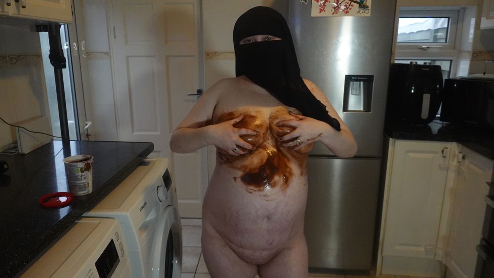 Niqab Naked chocolate sauce #14