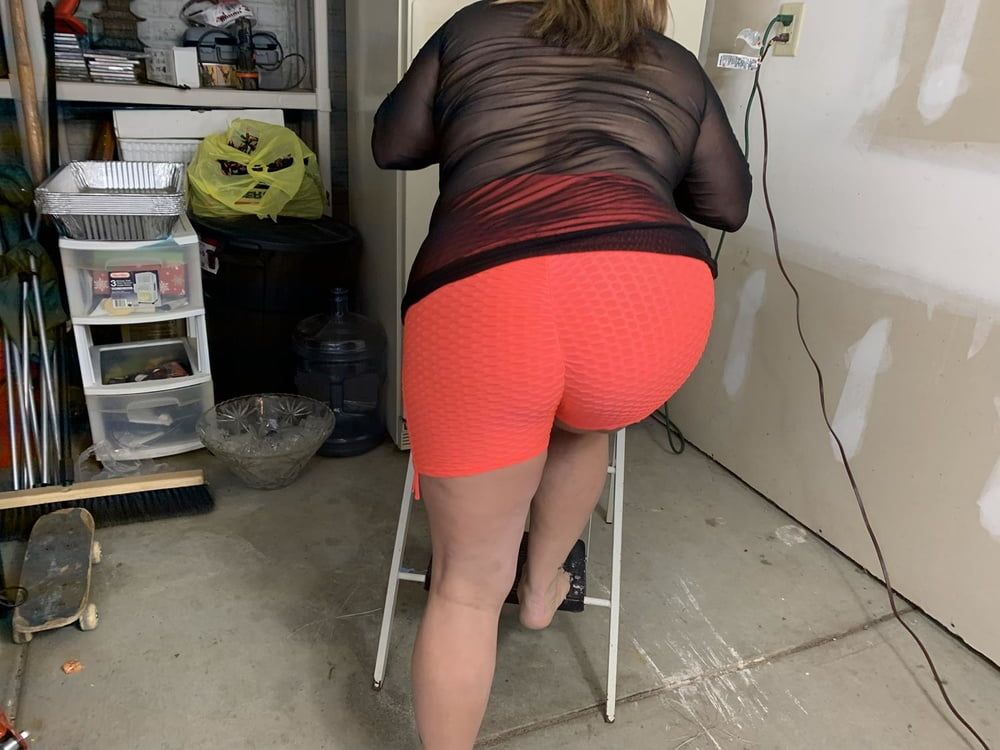 Sexy BBW Dat Ass in a Garage #43