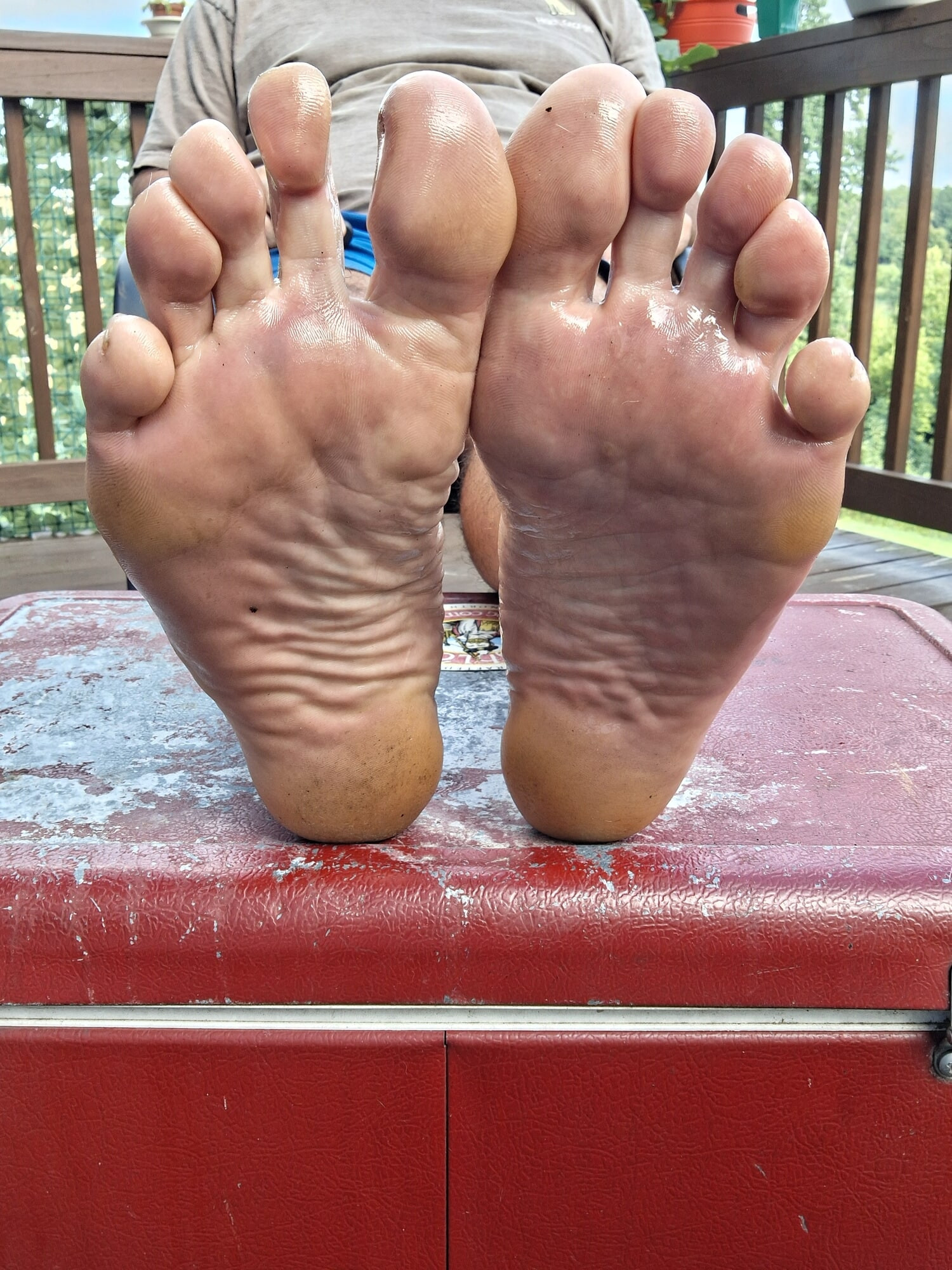 I need you to put more oil on my feet and legs as I tan