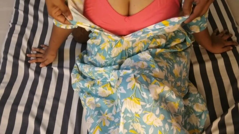 Horny Bhabi #17