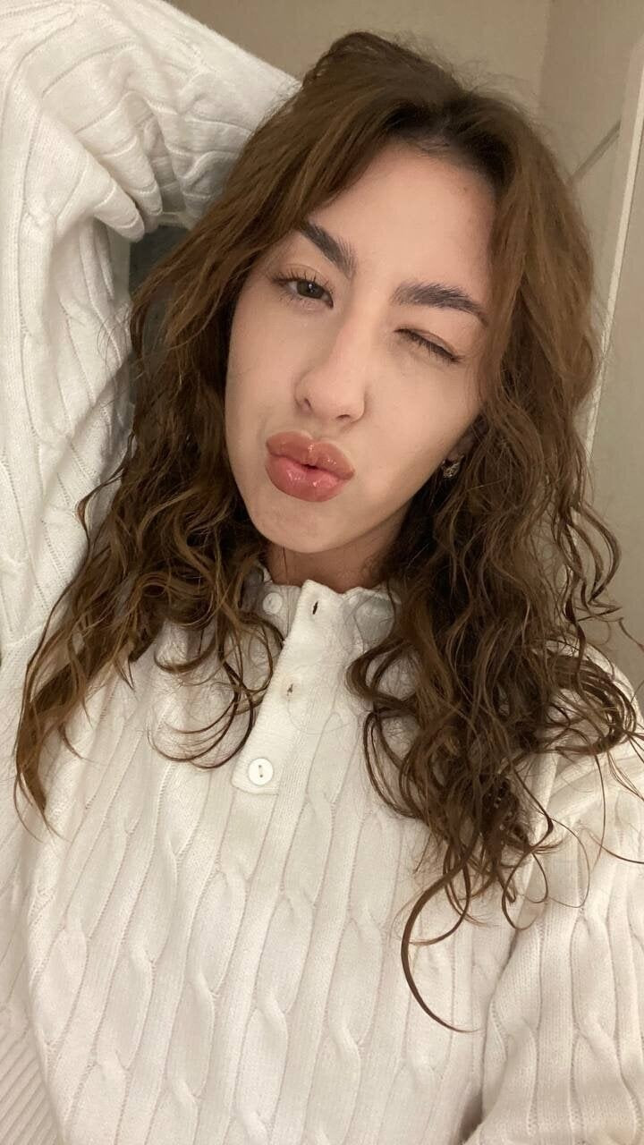 Emma Free Photos #16