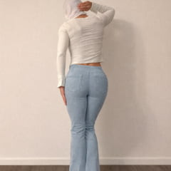 Fitted jeans, white top, pumps