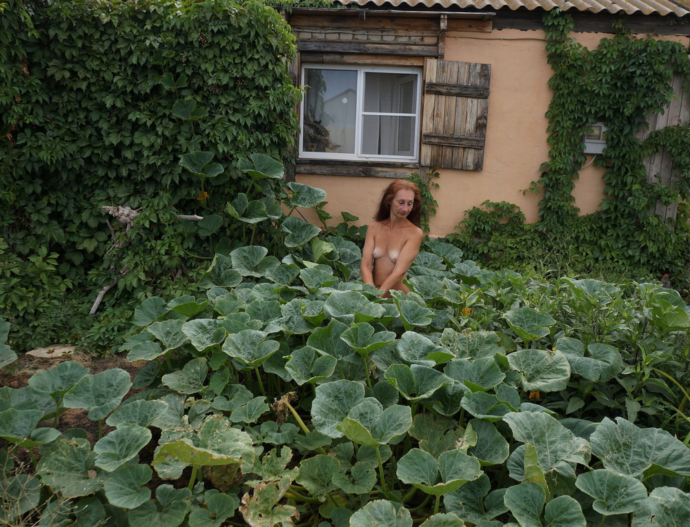Nude in Frontyard #7