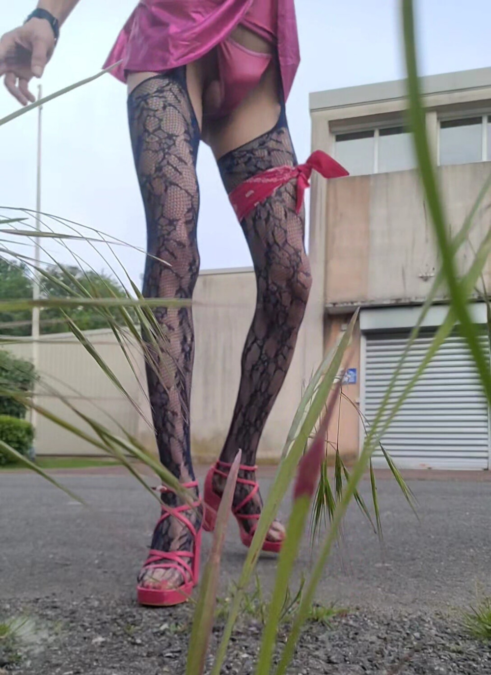 ExhiB👀PUBLIC dans un Complexe Abandonne puis sur son Balcon #52