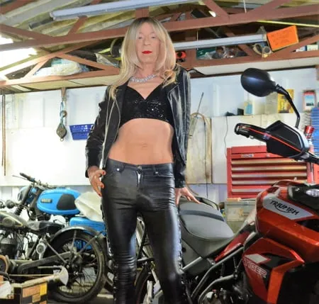     alesssia travestita on triumph tiger         