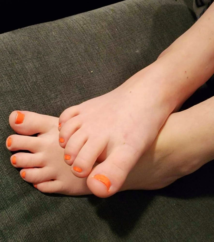 Just some little feet that love to be worshiped #4