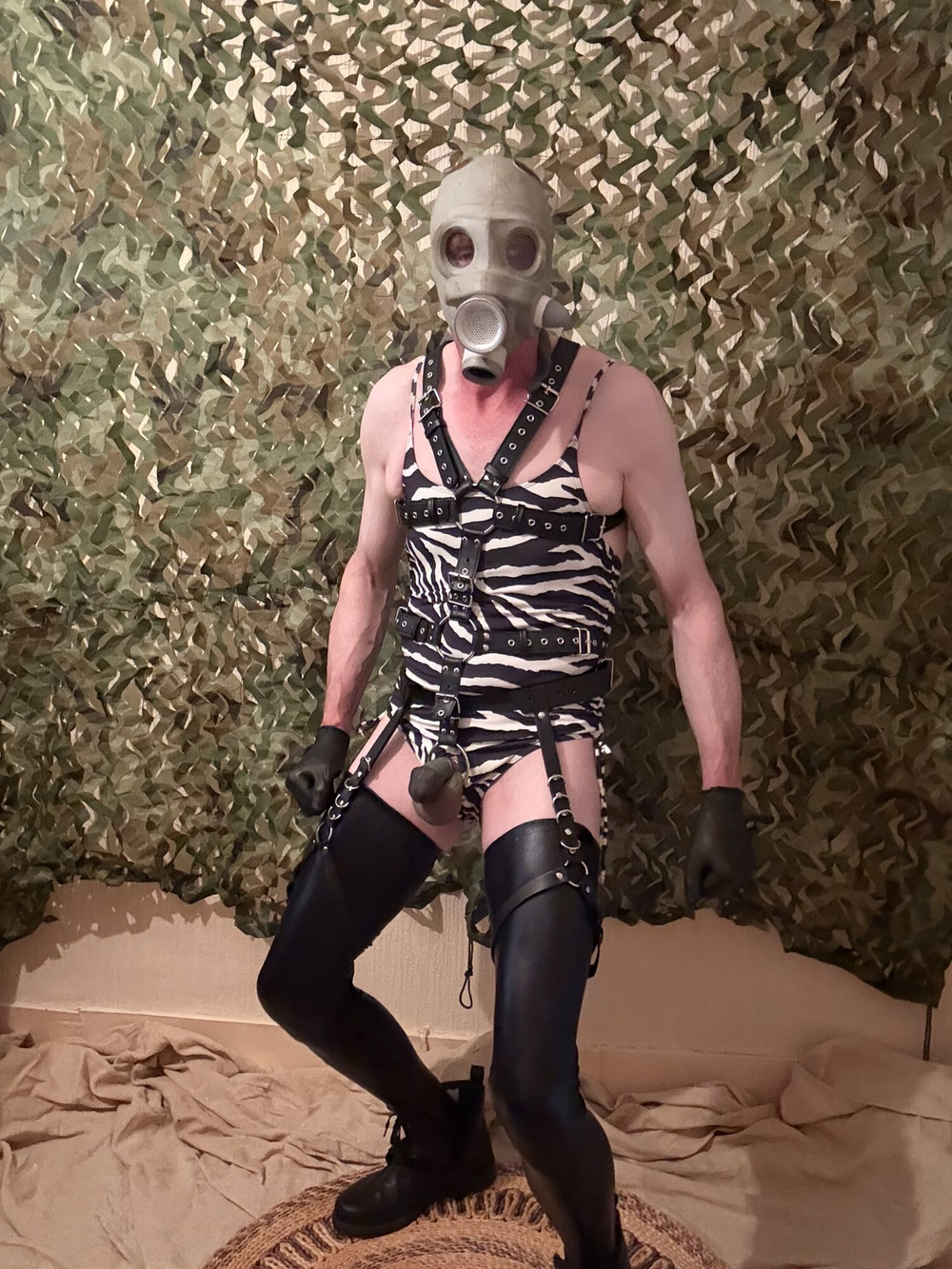 Gas Mask wank #3