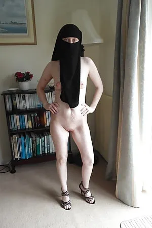 niqab in heels naked        