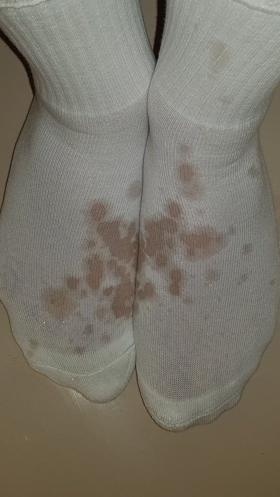 My white Socks - Pee #28