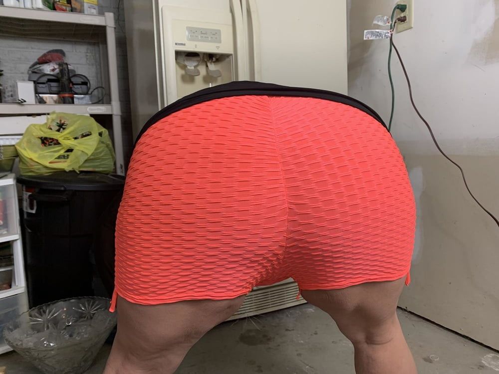 Sexy BBW Dat Ass in a Garage #51