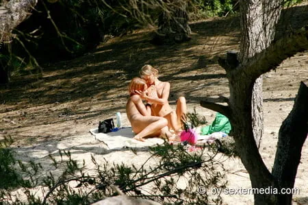 girls lesbian games on the beach in mallorca         