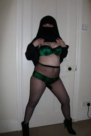 burqa niqab fishnet pantyhose         