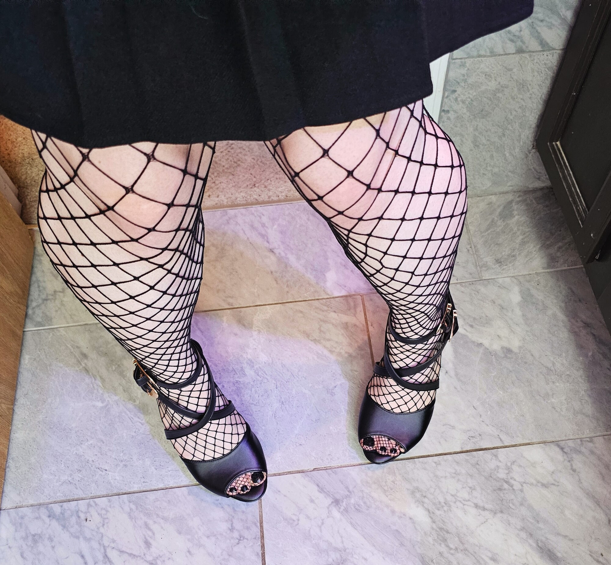 Same shoes, but with fishnets 😇