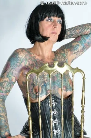 photo shoot with full body tattooed milf cleo           