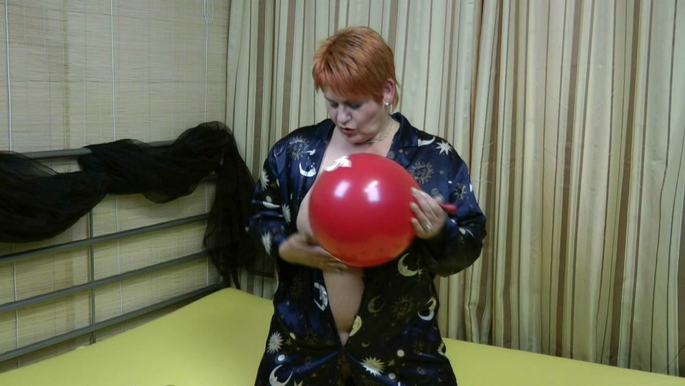 Naked balloon games #10