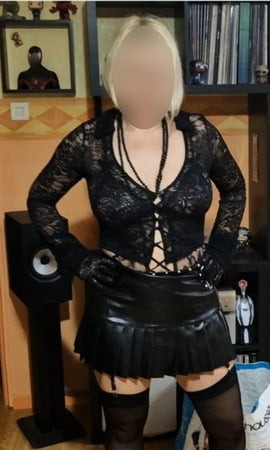 Moi en dentelle, cuir et vinyle