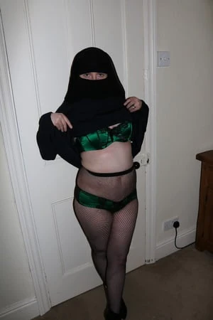 burqa niqab fishnet pantyhose         