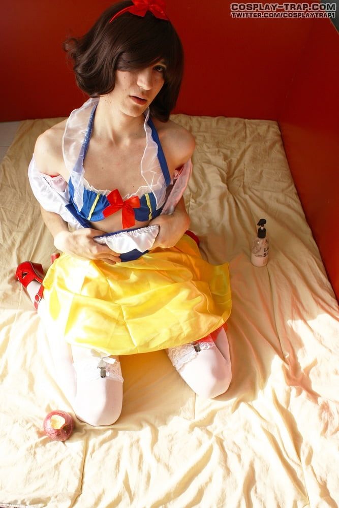 Crossdress cosplay Snow White and the horny poisoned apple #8