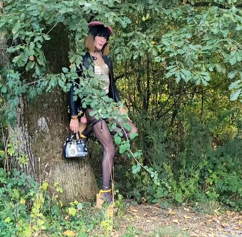 ExhiB🚗P U B L I C en Pute sur un Parking en Foret #9
