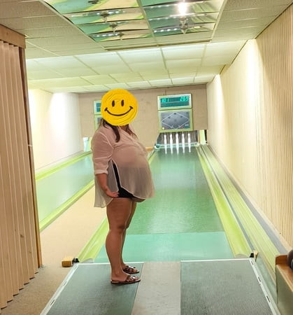 Bauch schaut raus. Mini zu kurz 