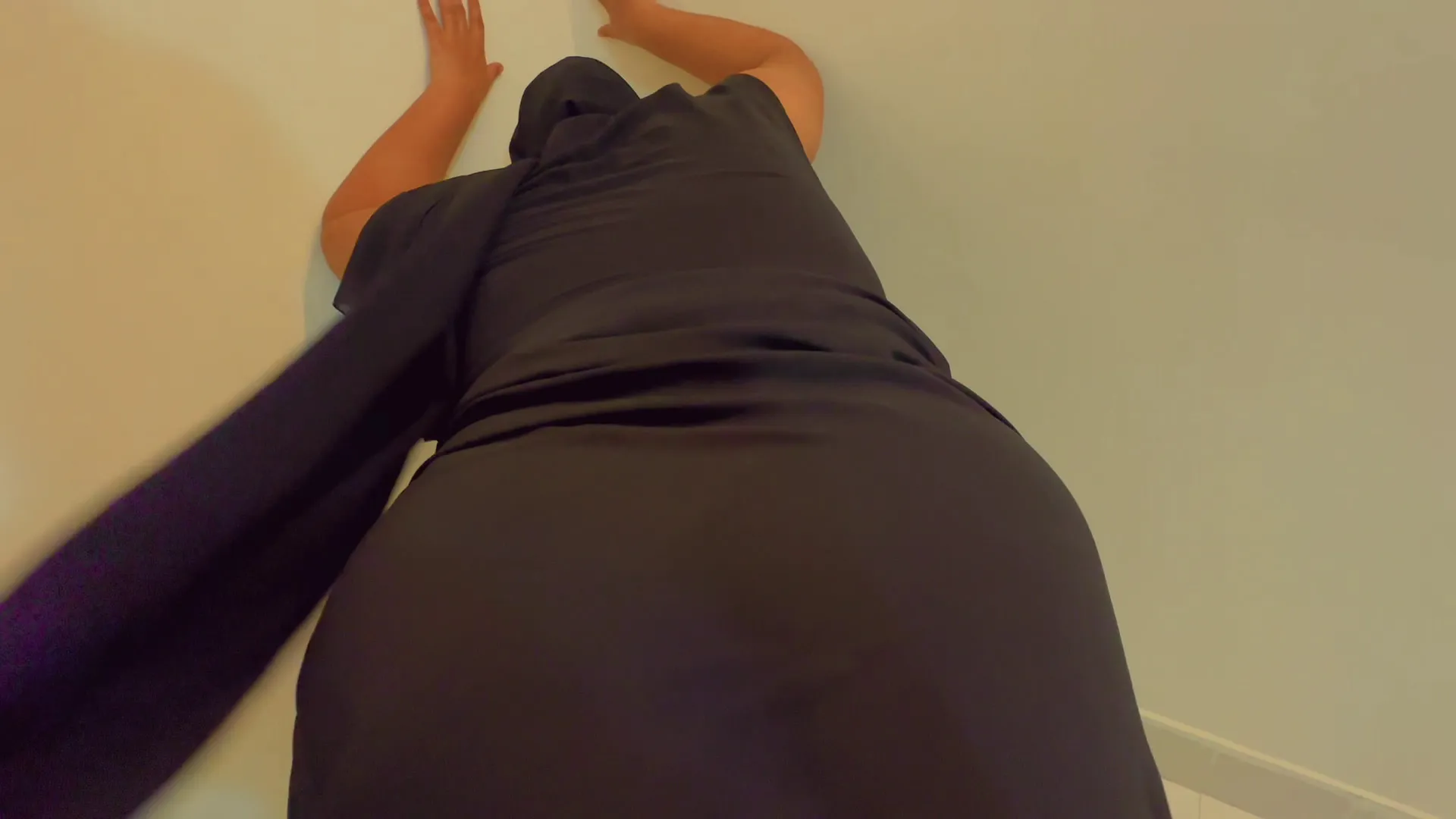 Egyptian Huge Ass Hot Housewife Show her Butt For Make You H