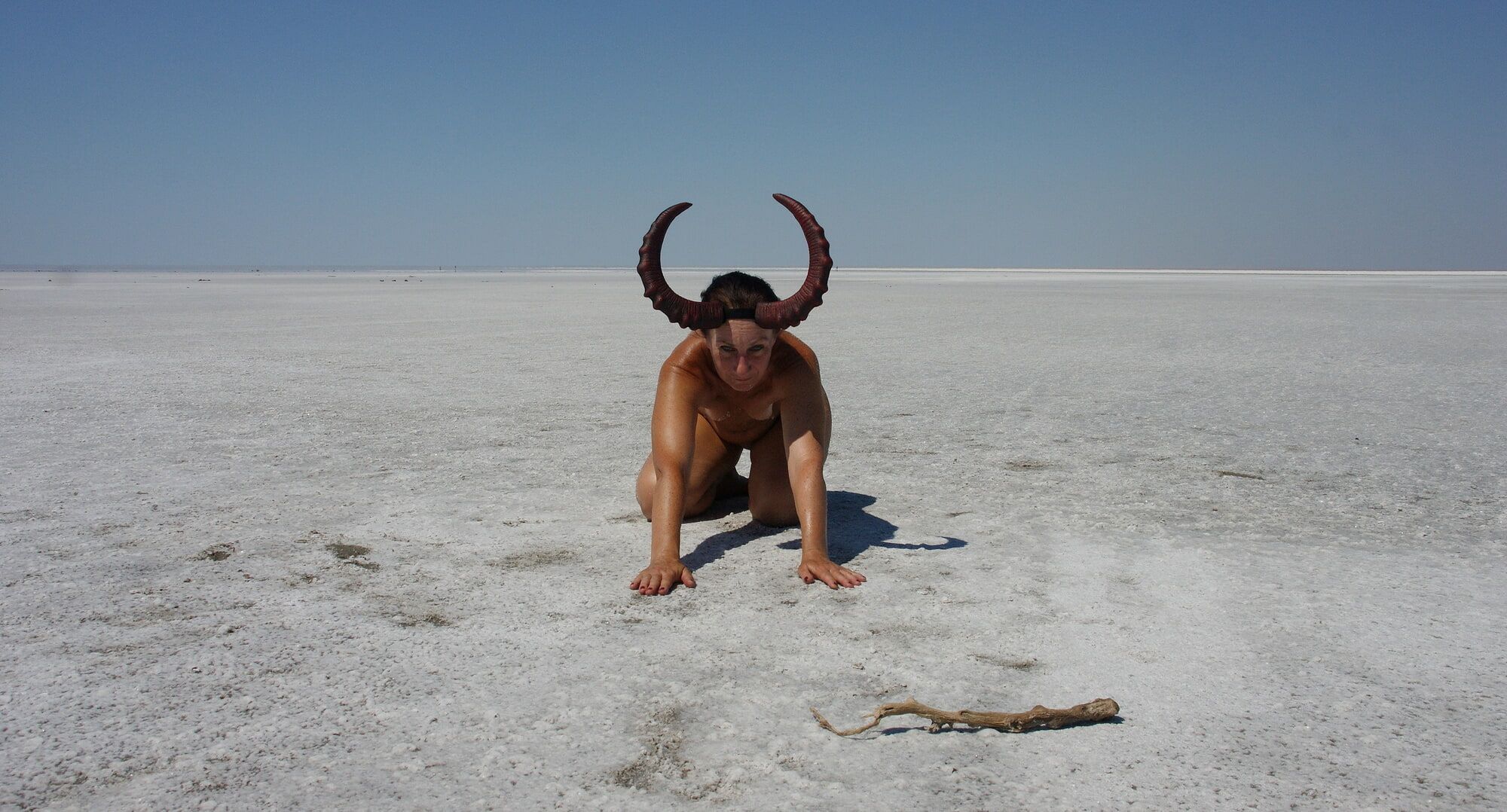 Standing on laps naked on the salt of the salt lake Elton #20