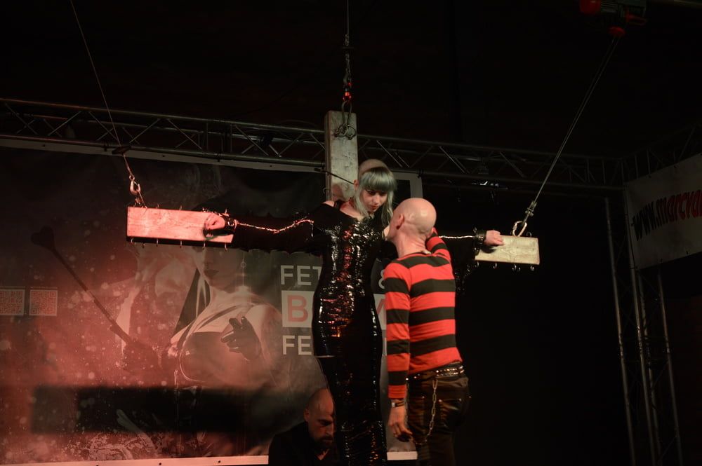  Show Cruxified Skinheadgirl au Fetish Festival VIII  #50