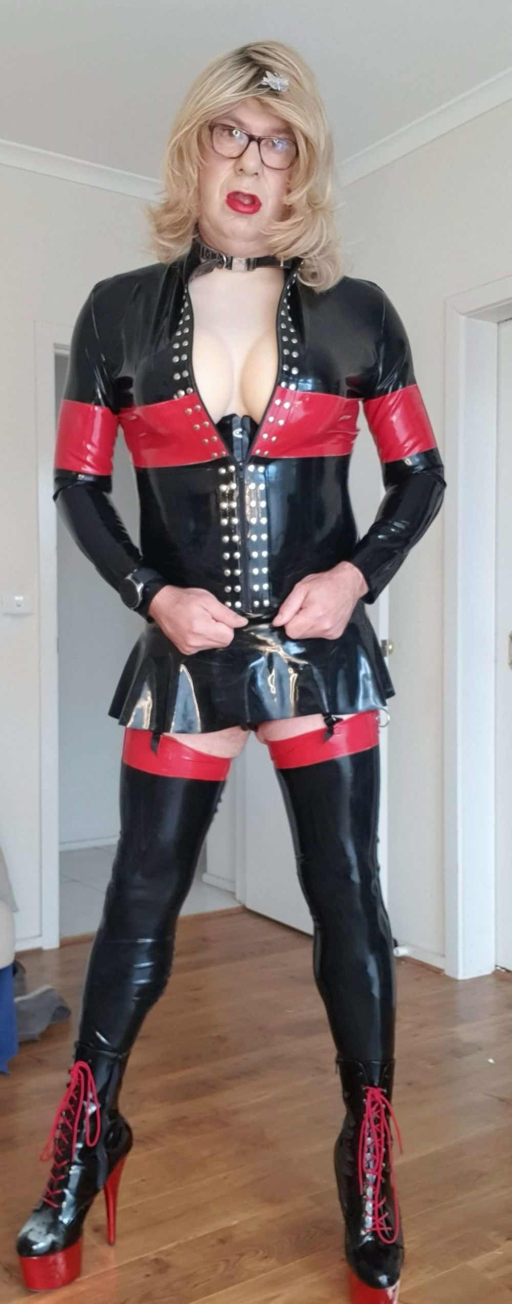 Rachel&#039;s Full-On Latex Domme