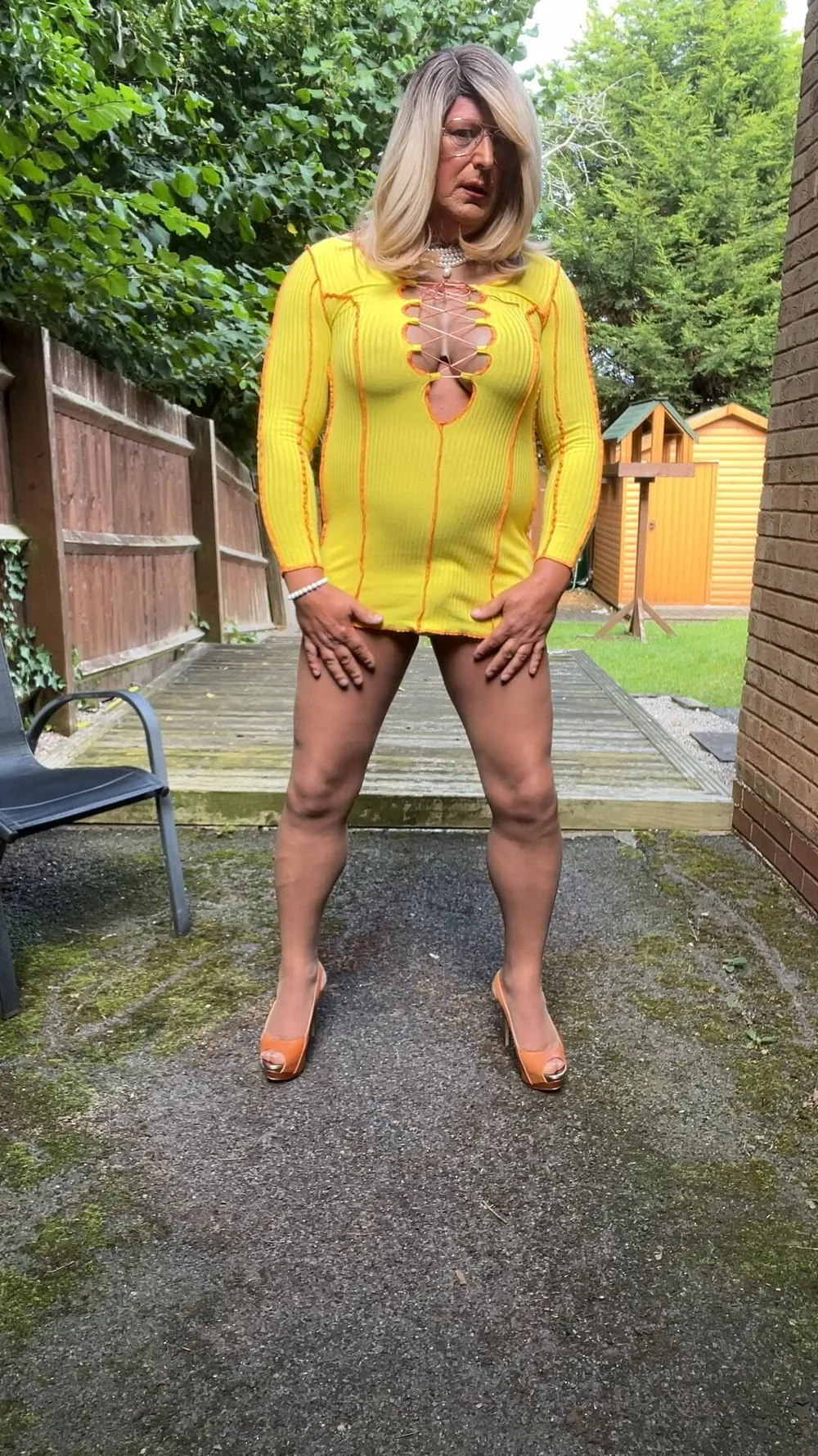 Crossdresser kellycd2022 in yellow bodycon dress and heels  #40