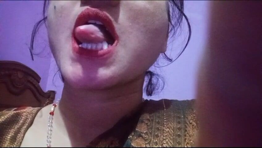 Sexy gunjan bhabhi hot lips kiss