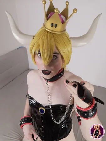 bowsette cosplay         