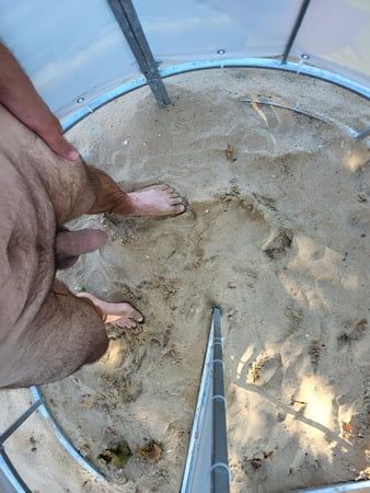 Ragazzi che guardano il cazzo di quel ragazzo da spiaggia....