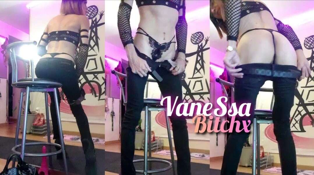 Une💣BomBe de Travesti Francaise fait un StripTease en LiVE
