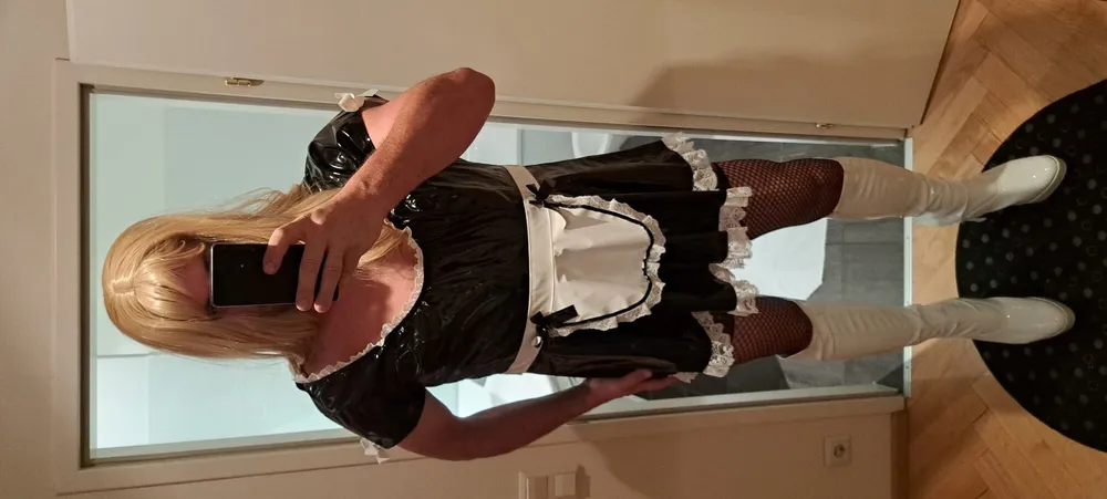 Kinky maid