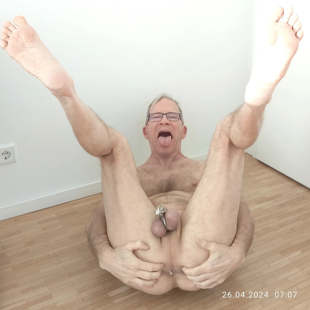 April 26th, 2024 Daily duty of the naked slave #2