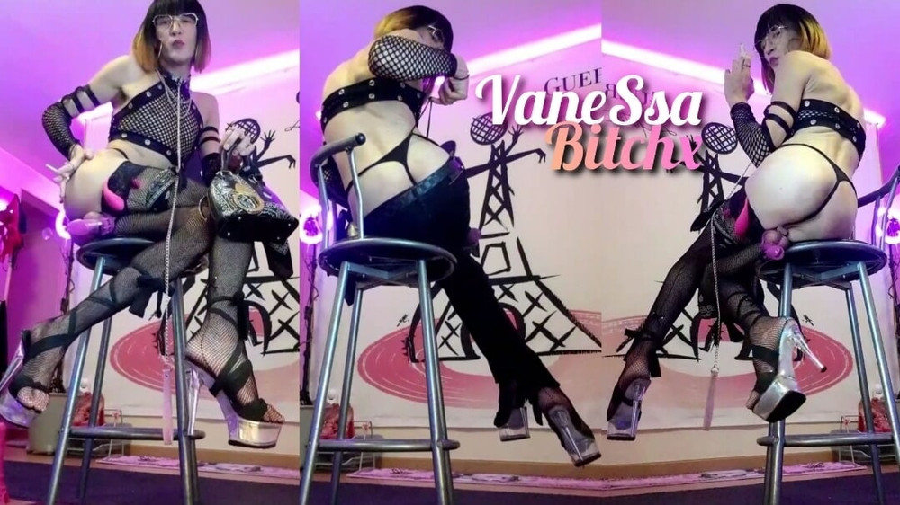 Une💣BomBe de Travesti Francaise fait un StripTease en LiVE #6